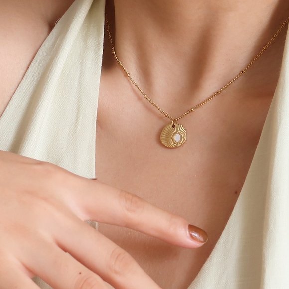 NEW 18K Gold Plated Luxury Shell Necklace - Picture 10 of 15